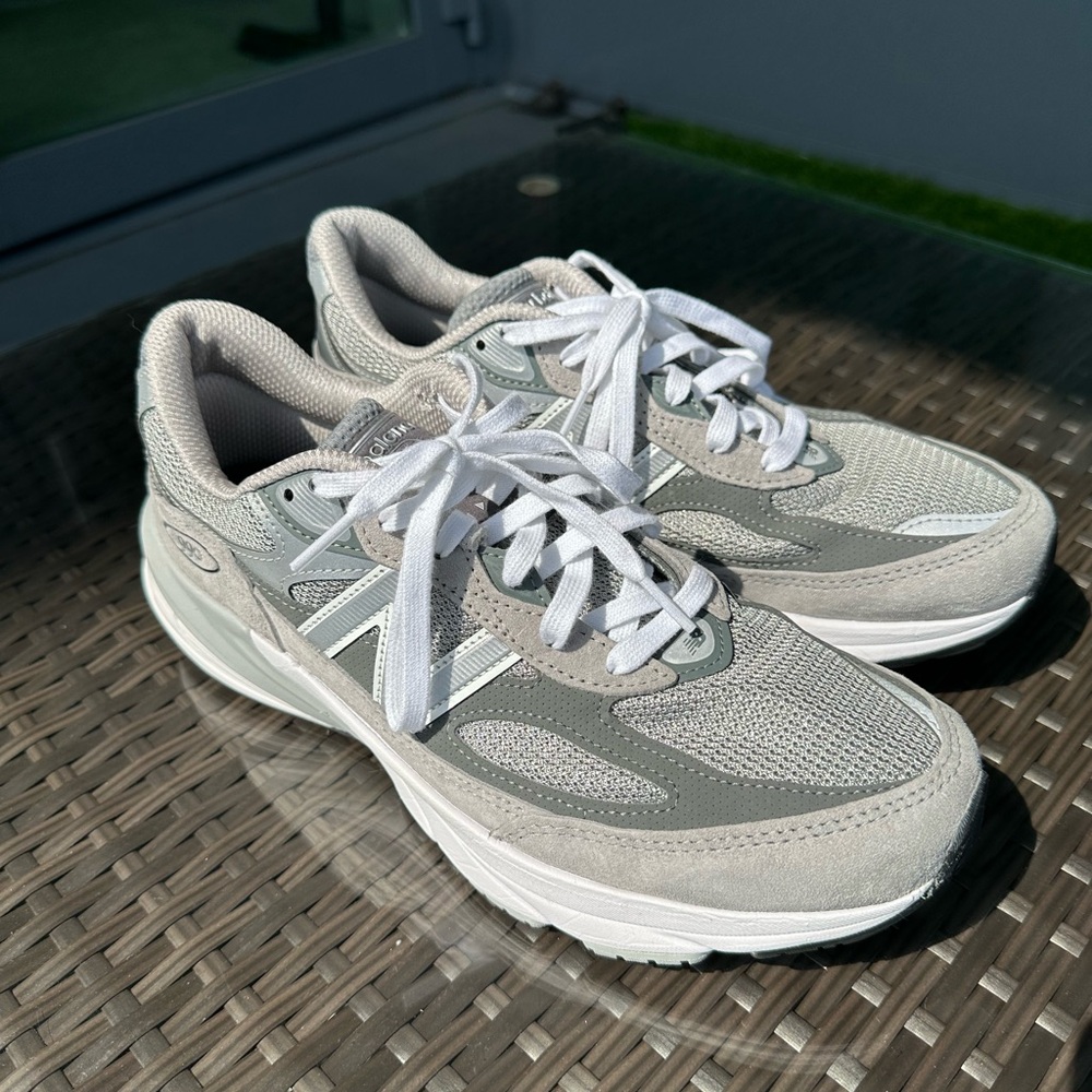 New Balance 990 V6